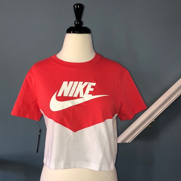 nike heritage crop top